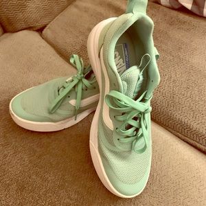 Vans UltraRange Rapidweld shoes Women’s 8.5